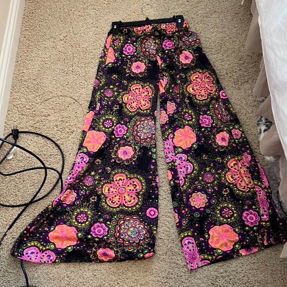 Wide to wider legged pants that are really alive in this culture, never worn